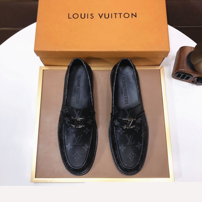 G*u*i leather shoes